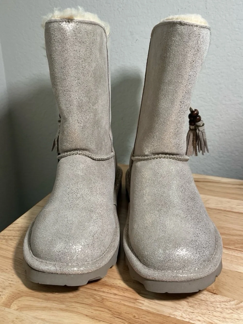 BEARPAW Mariana Fur Metallic Boots Sparkly Tassle NWT Women’s Size 8